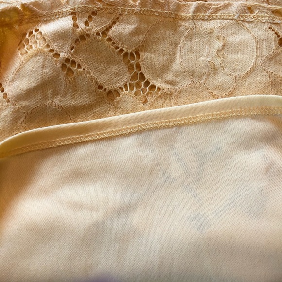 Lovely Sunshine Yellow dress Size: Small - Picture 6 of 6